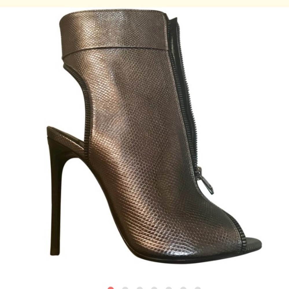 BRAND NEW TOM FORD PEEP TOE PUMPS!